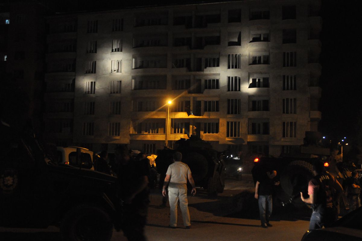 Siirt\'te Boş Bir Binadan Açılan Ateş Polisi Alarma Geçirdi