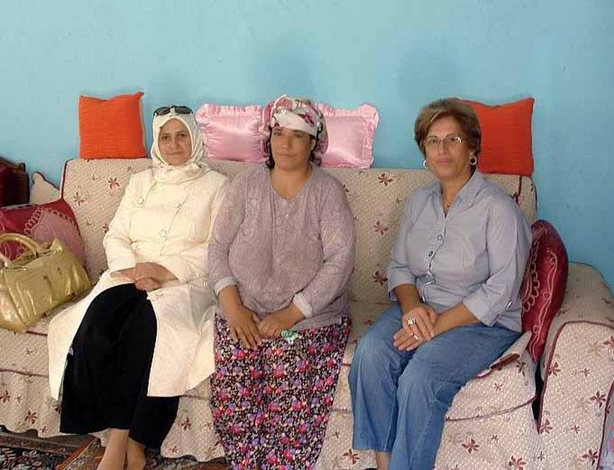 Vali Odabaş\'ın Eşi Songül Odabaş Fakir Aileleri Ziyaret Etti