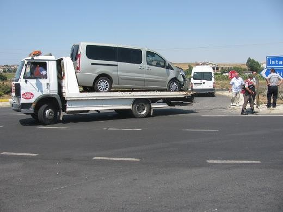 Yaralıları Sıkıştığı Yerden İtfaiye Kurtardı