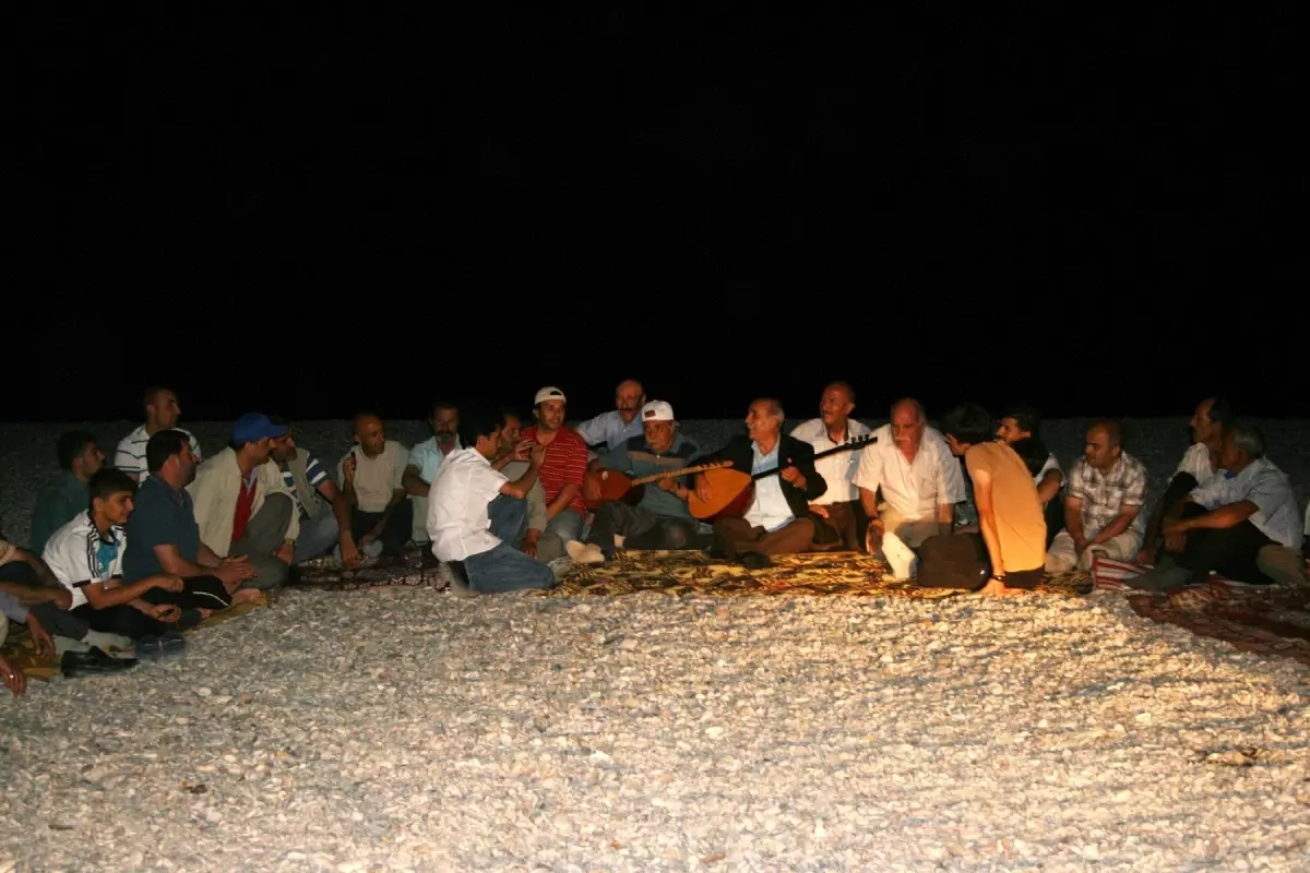 Abyb Van Şubesi Üyeleri Sahilde İftar Açtı