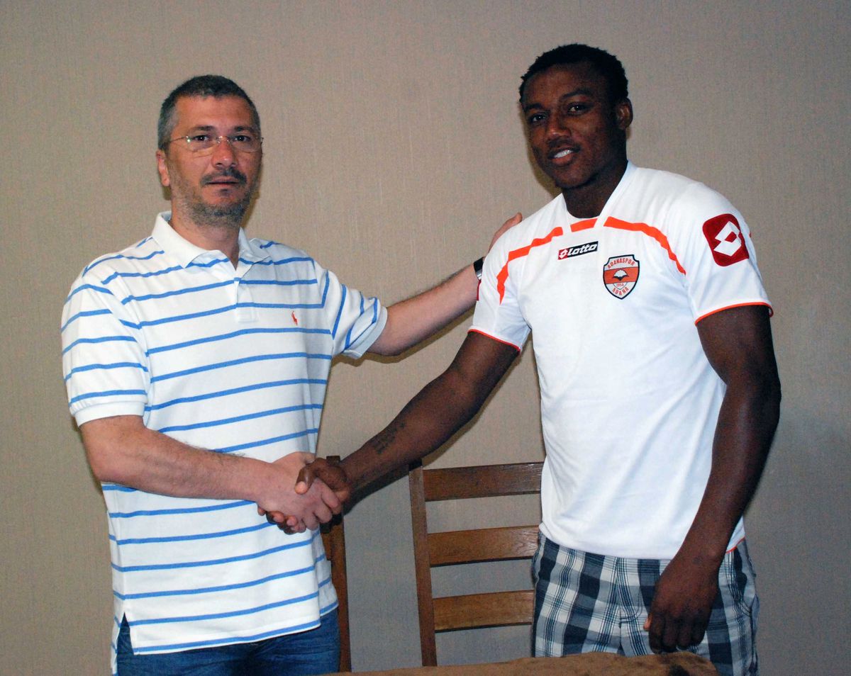 Adanaspor\'a Nijeryalı Golcü