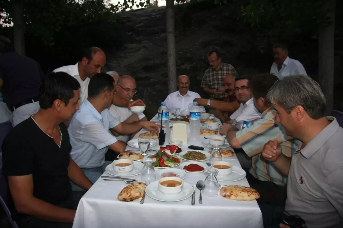 AK Parti Karabük İl Başkanlığı\'ndan İftar Yemeği