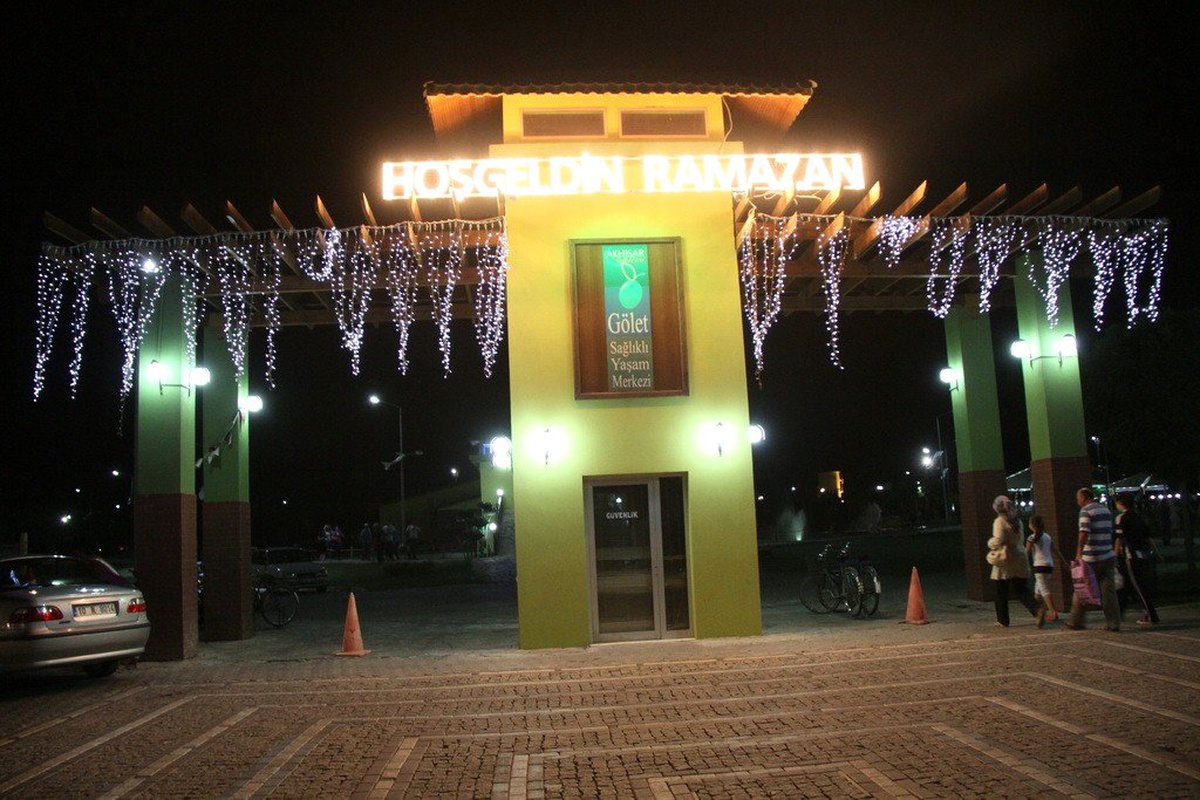 Akhisar Sokakları "Hoşgeldin Ramazan" Yazılarıyla Süslendi