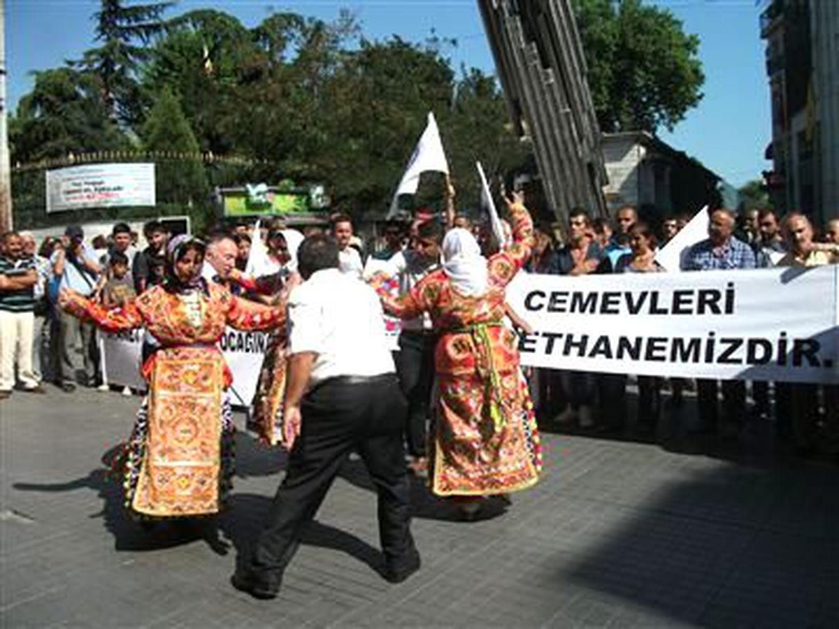Aleviler, Yargıtay Kararını Protesto Etti