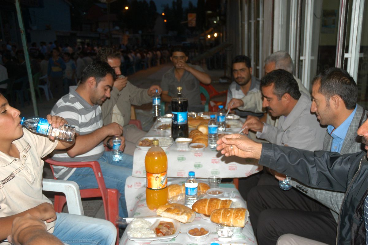 Başkale Belediyesi\'nden İftar Yemeği