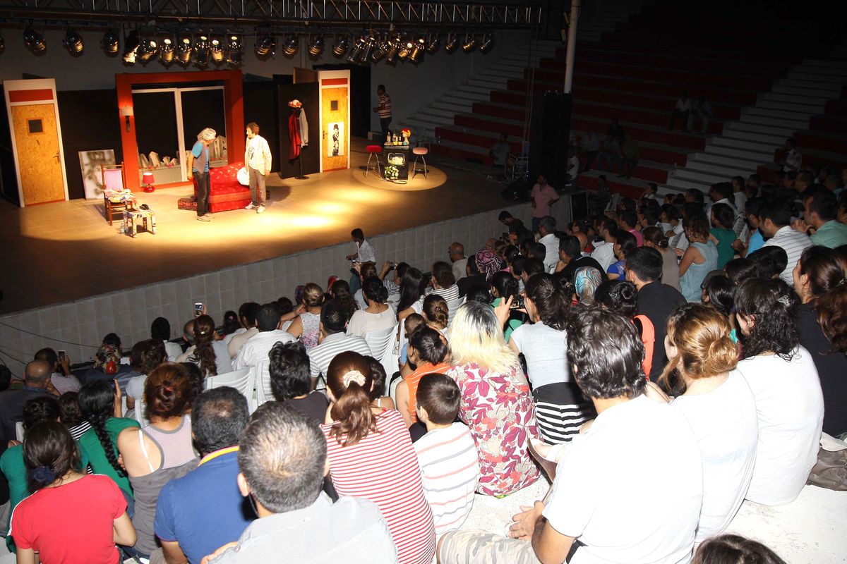 Bayraklı\'dan "Uygur Kardeşler"Geçti