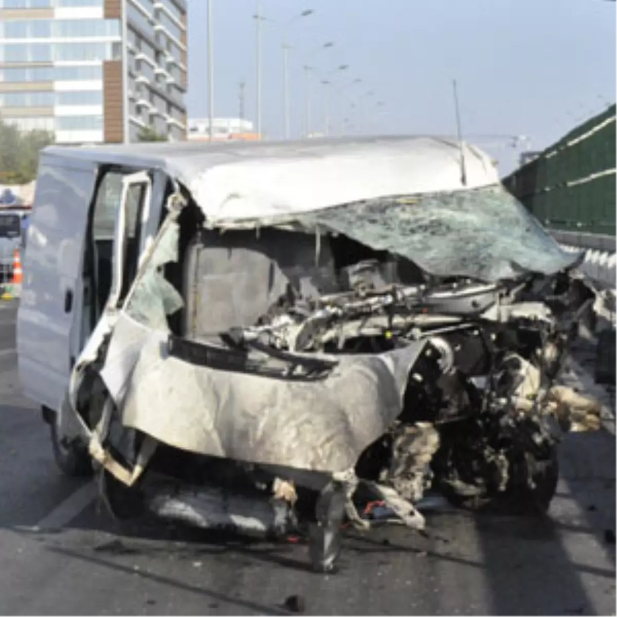 Beylikdüzü\'nde Trafik Kazası: 1 Ölü, Yaralı