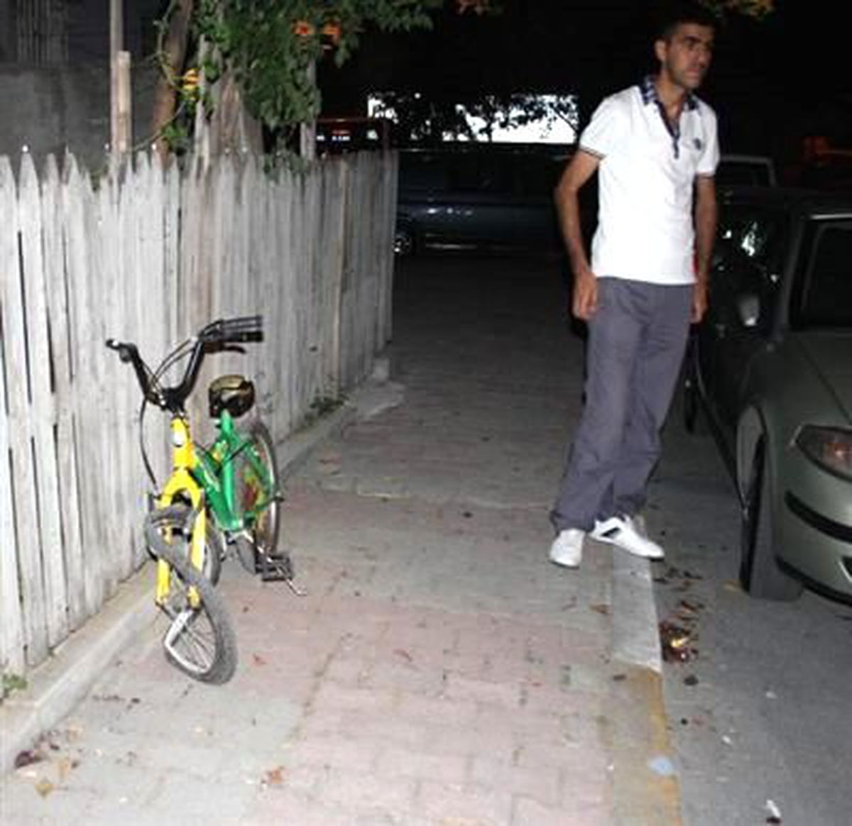 Bisikletiyle Minibüs Altında Can Verdi