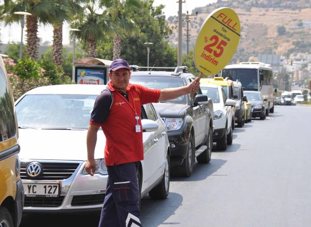 Bodrum\'da Ucuz Akaryakıt Kuyruğu