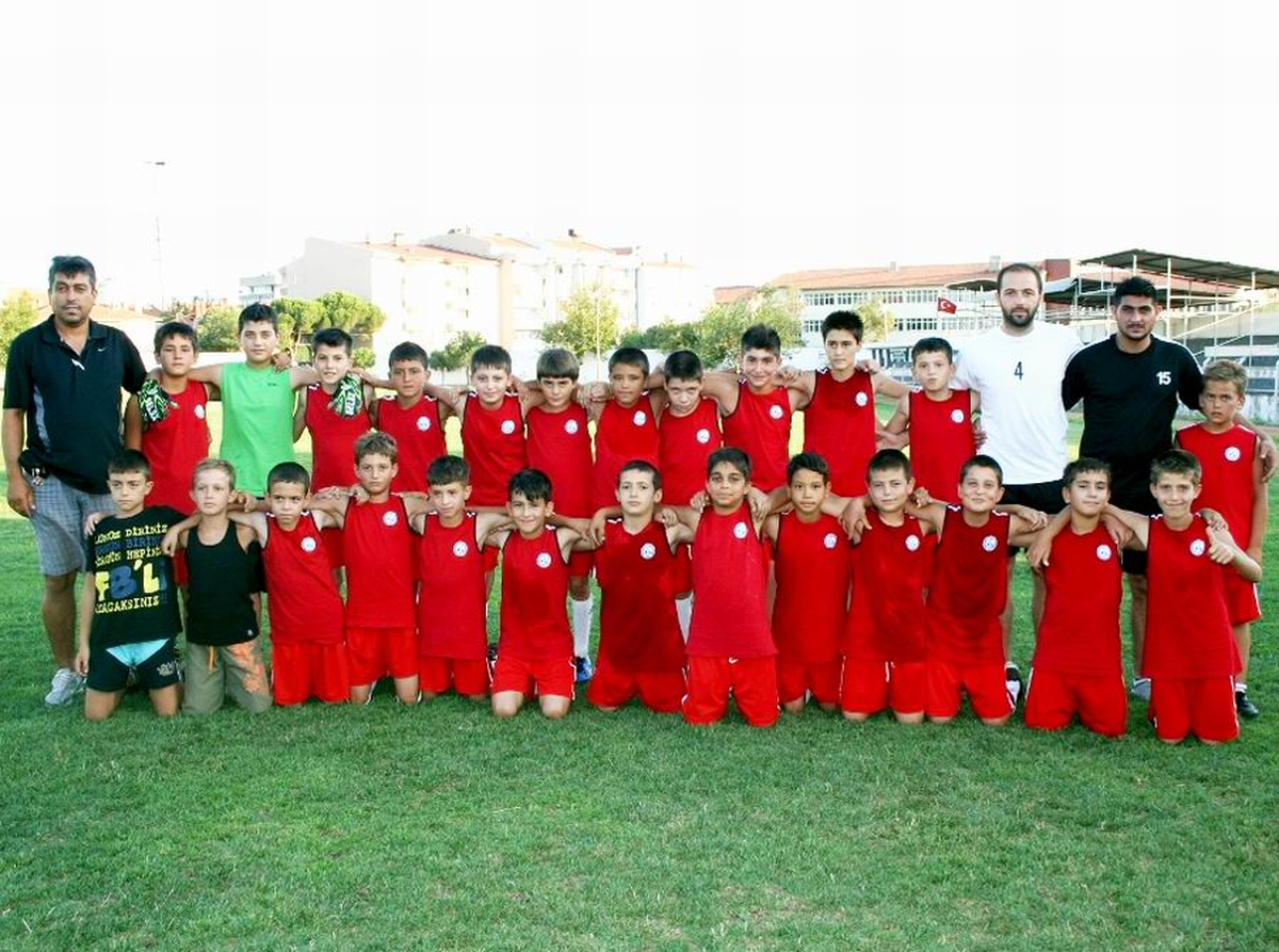 Burhaniye\'de Spor Okullarına Yoğun İlgi