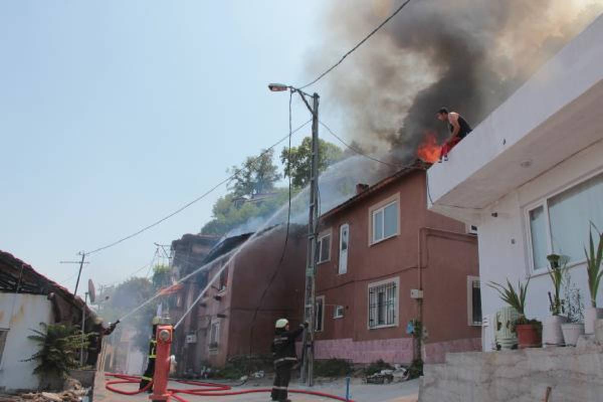 Bursa\'da Kopan Elektrik Telleri Yangın Çıkardı