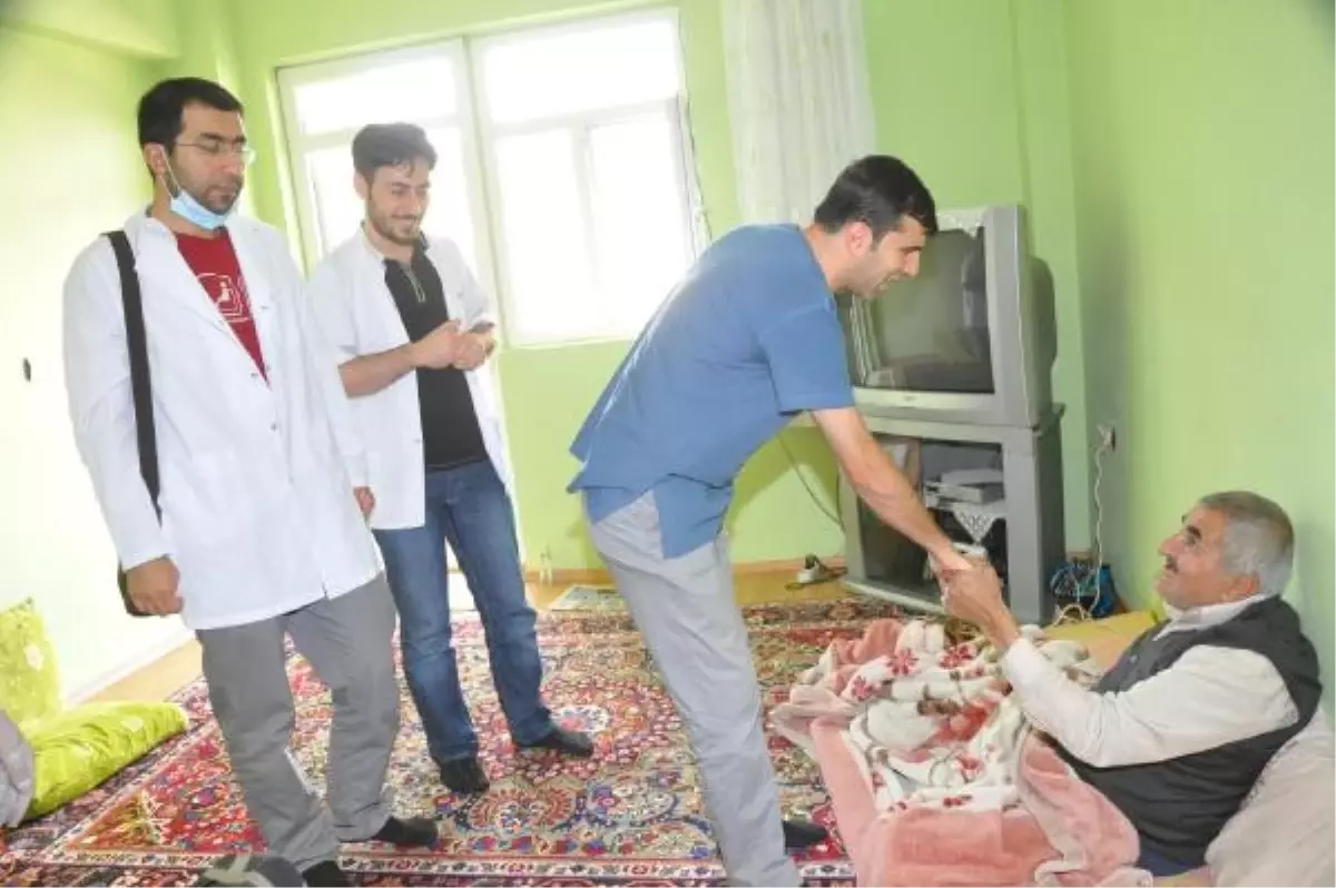 Hakkari'de Diş Hekimleri Hastanın Ayağına Gidiyor