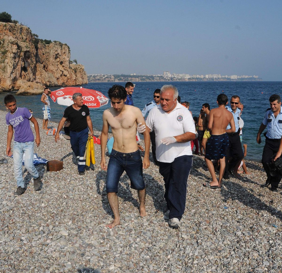 İranlı Genç, Boğulmaktan Son Anda Kurtarıldı