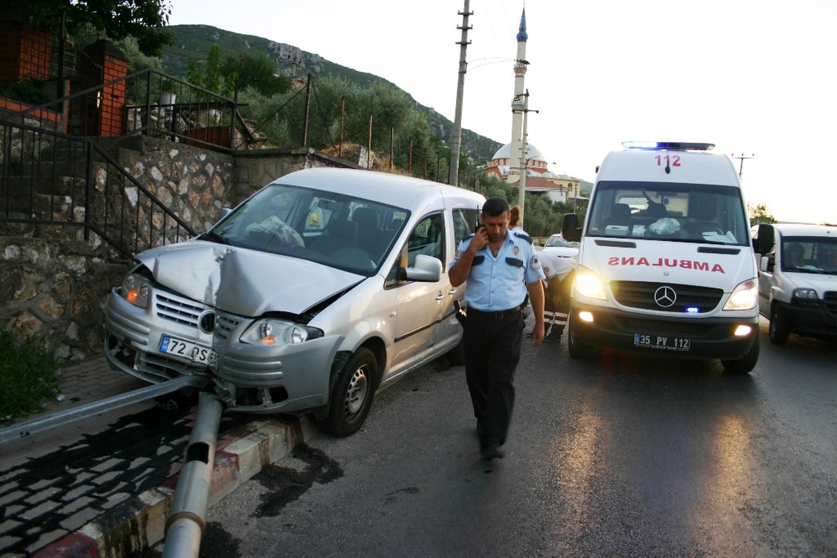 İzmir\'de Trafik Kazası: 1 Yaralı
