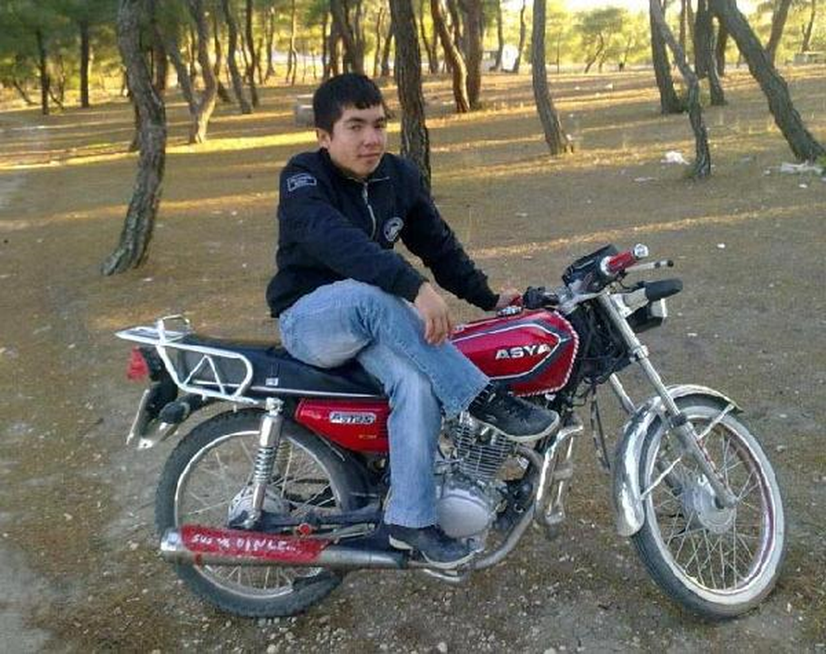 Kamyona Çarpan Motosikletteki 2 Liseli Yaralandı