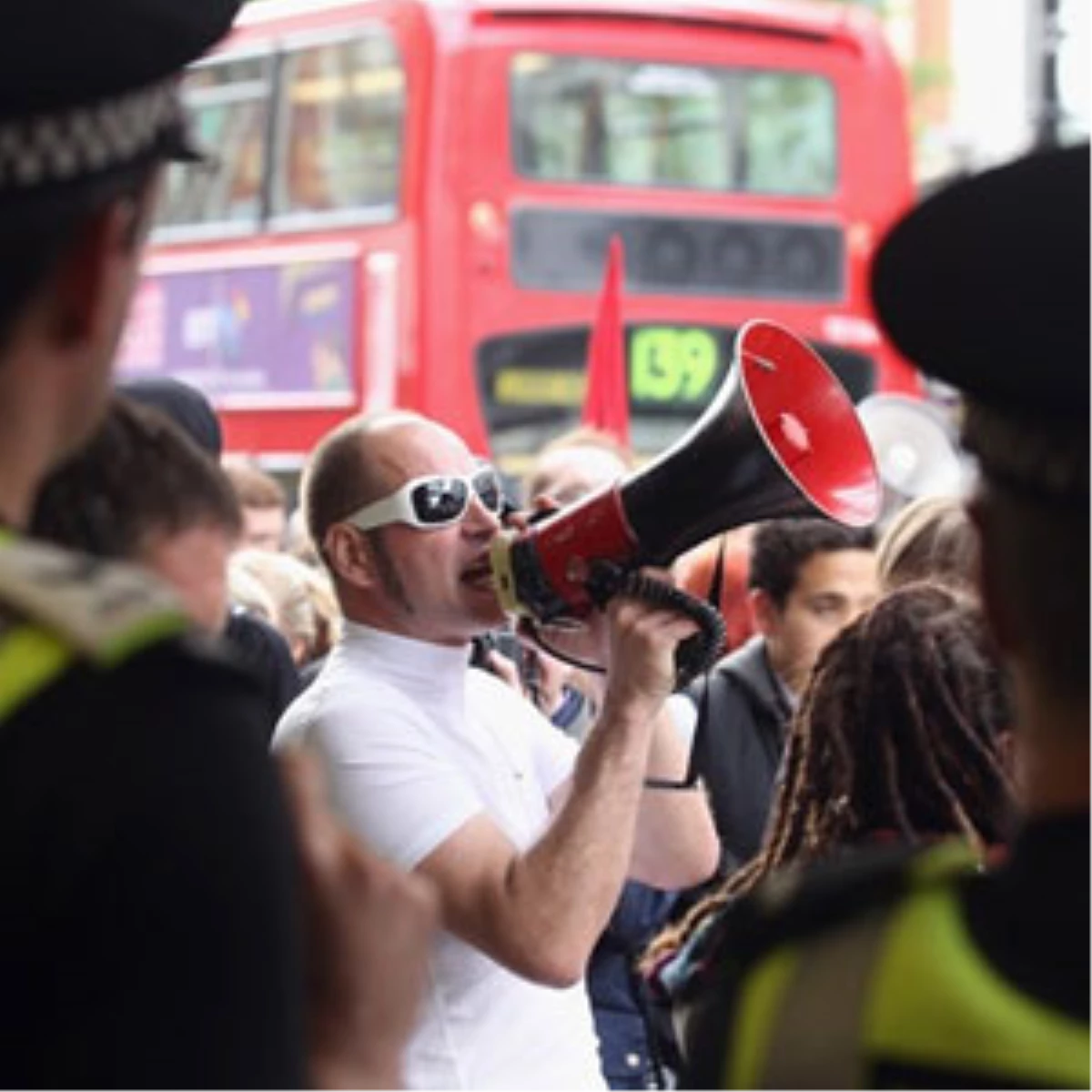 Londra\'da 100 Kişilik Grup Olimpiyat Oyunlarını Protesto Etti
