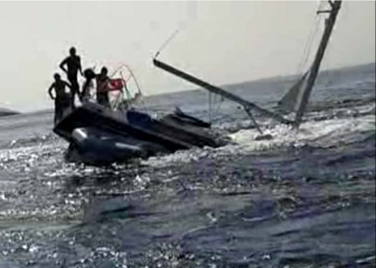Lüks Tekne Göz Göre Göre Battı