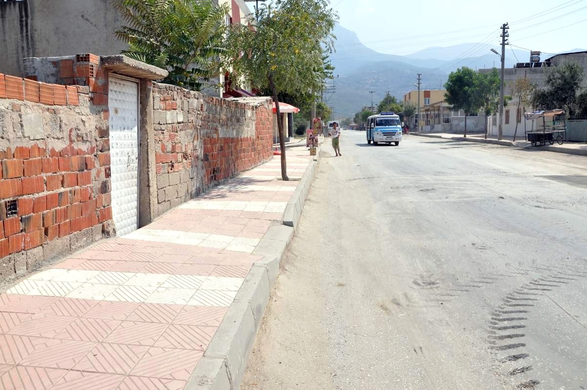 Mahallelerde Düzenleme Çalışmaları Sürüyor