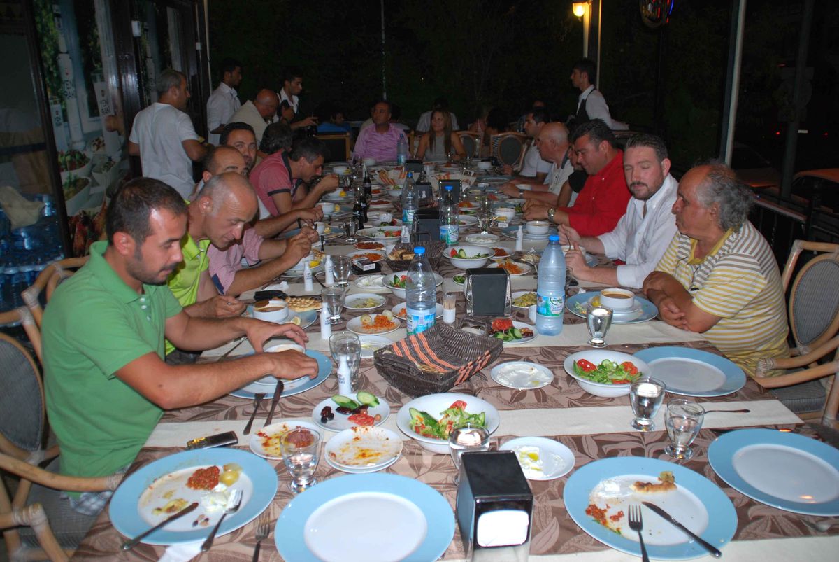 Marmarisli Genç İşadamlarından İftar Sofraları
