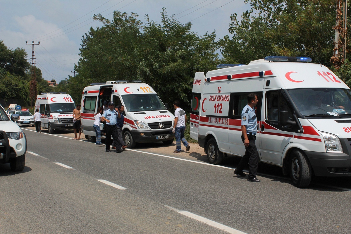 Ordu\'ya Fındık Toplamaya Gelen Aile Araçla Denize Uçtu: 2 Yaralı