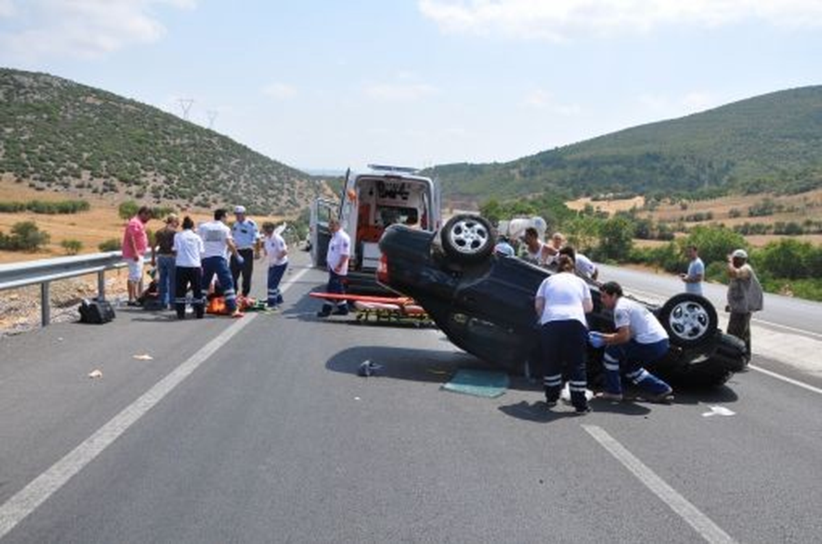 Otomobil Takla Attı: 4 Yaralı