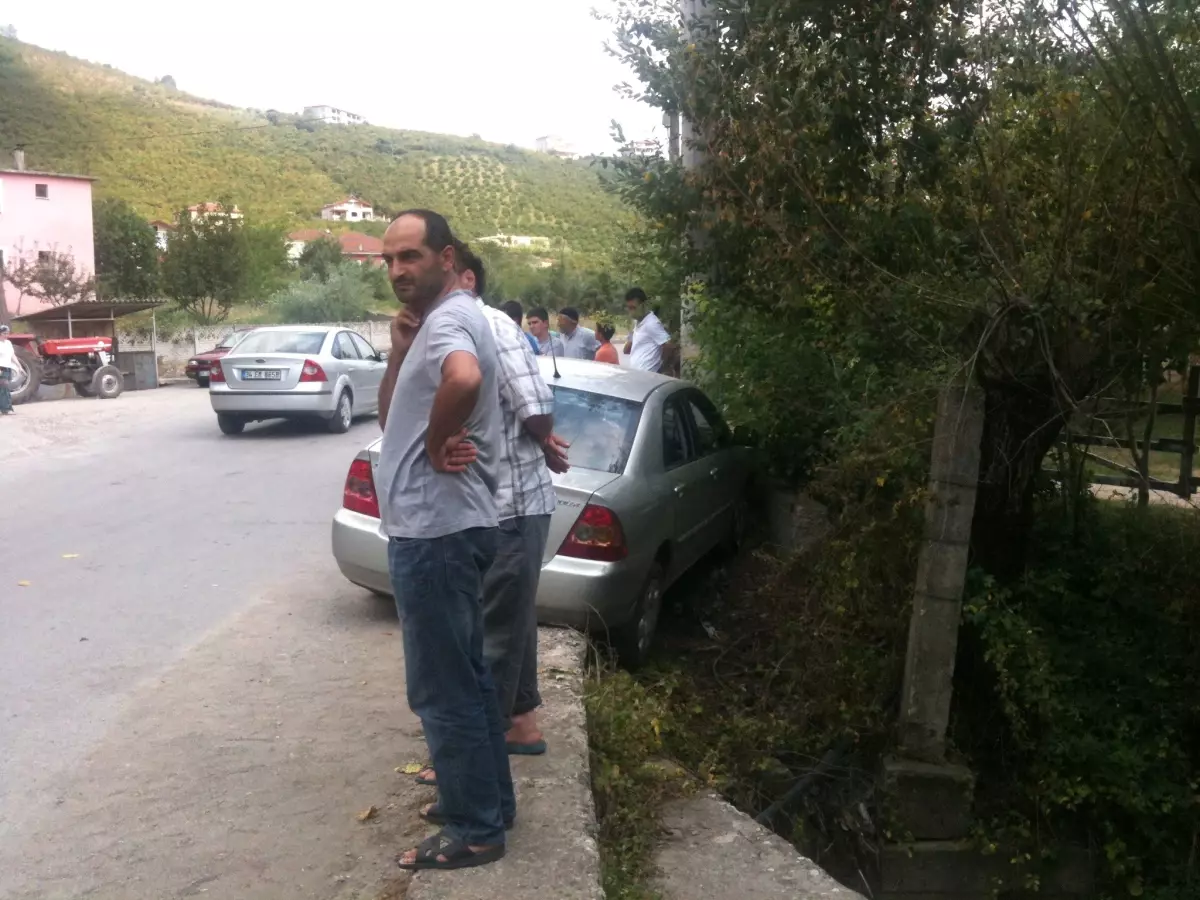 Otomobilin Çarptığı Çocuklardan Biri Hayatını Kaybetti