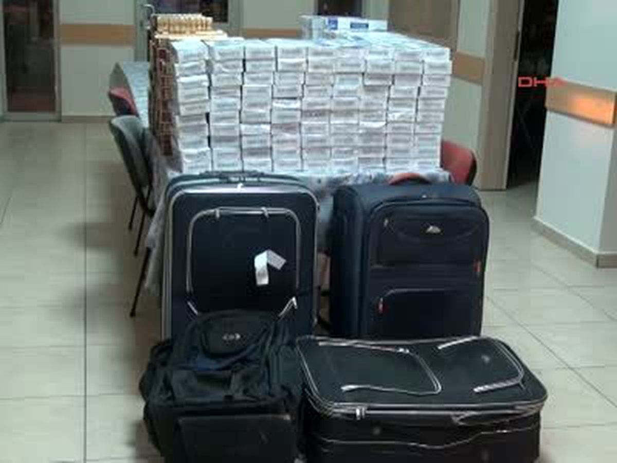 Paket Kaçak Sigarayla Yakalandılar, Tatile Gidiyoruz Dediler