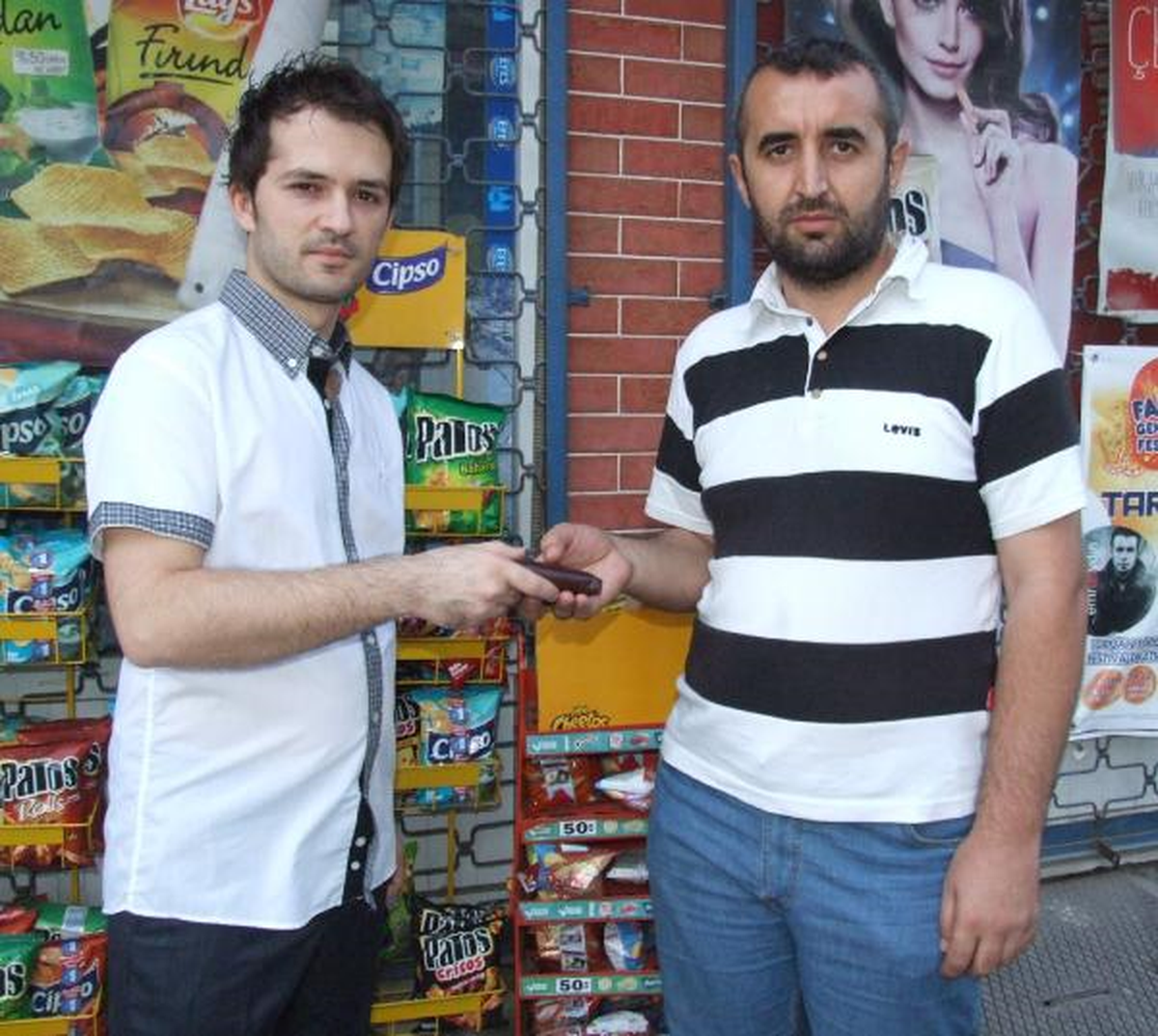 Parkta Bulduğu Para Dolu Cüzdanı, Sahibine Ulaştırdı