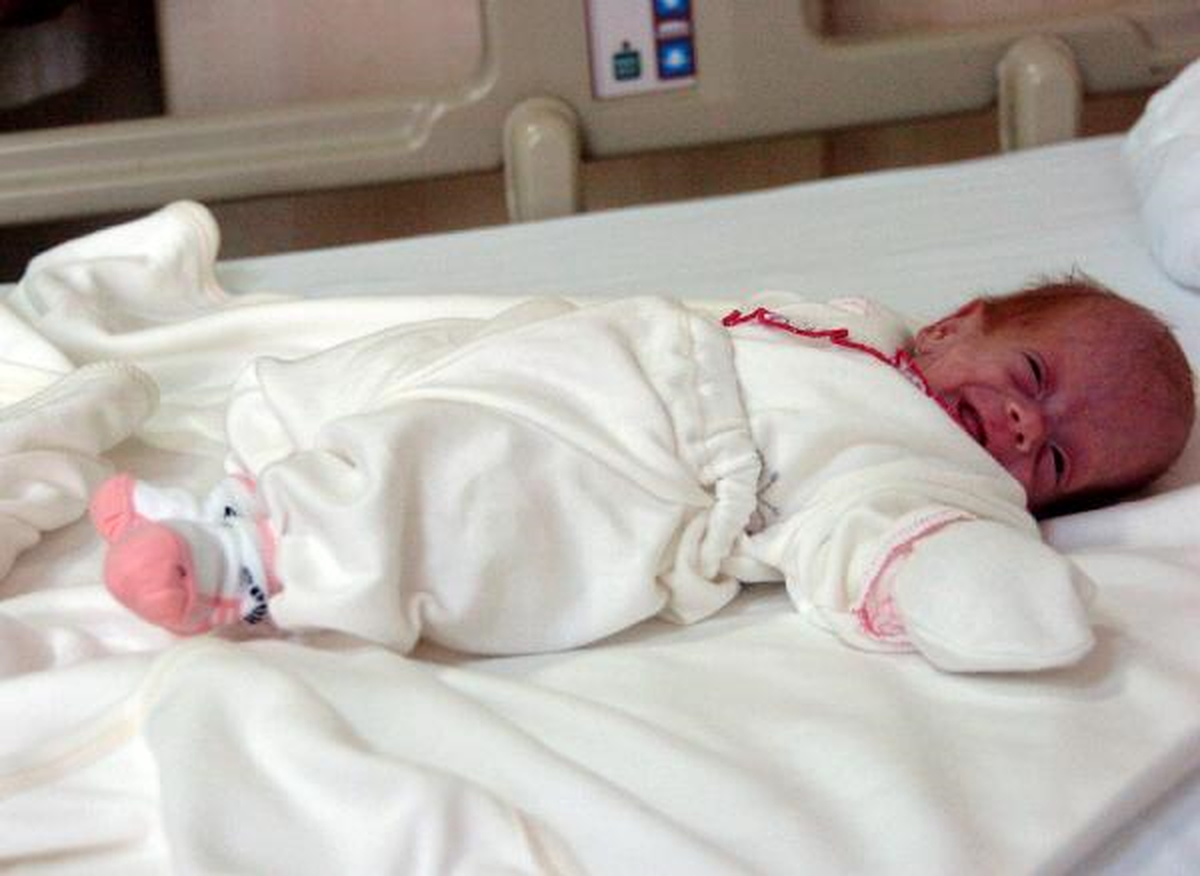 Parmak Bebek Hayata Tutundu
