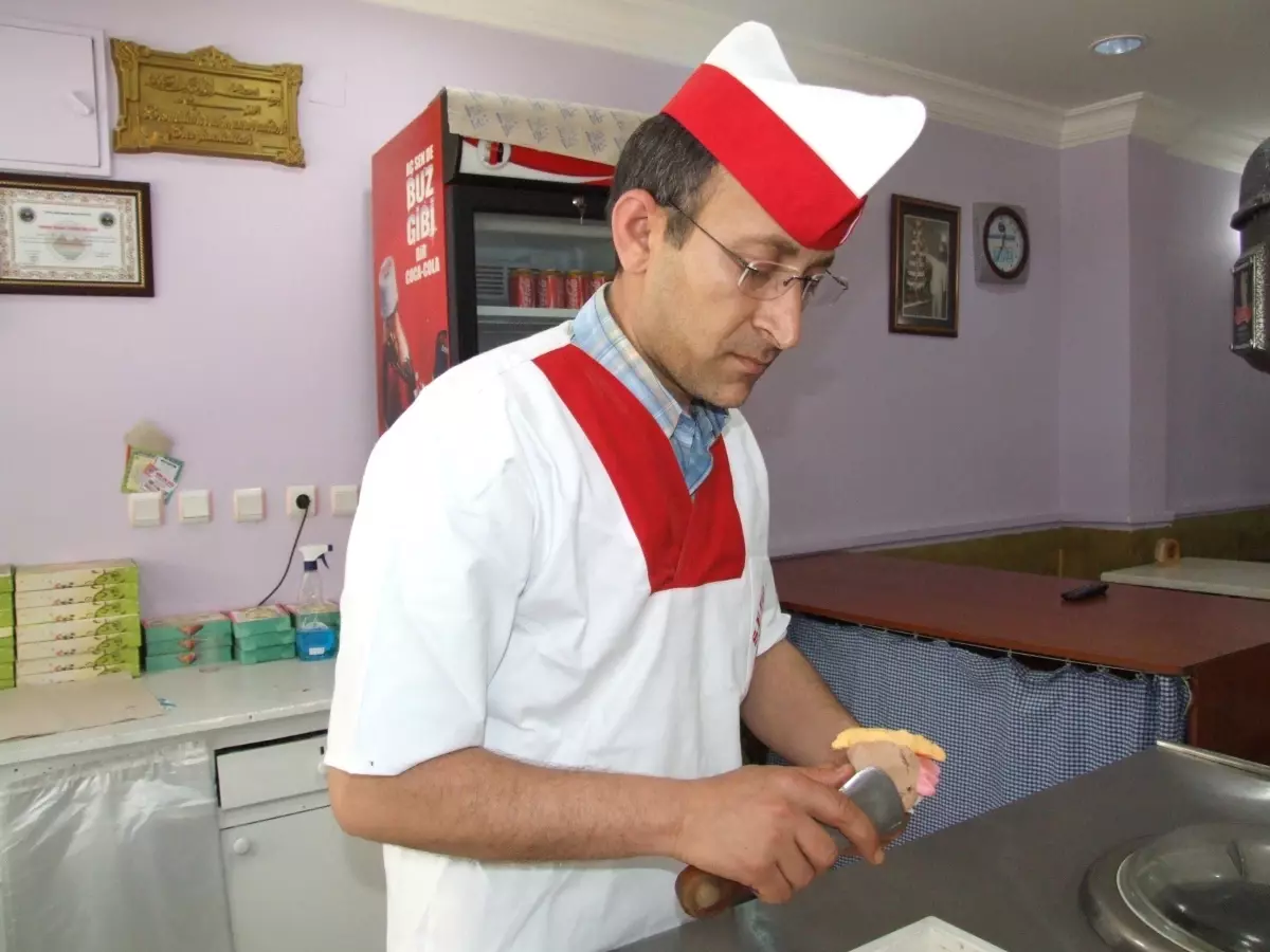 Sıcak Hava Dondurma Satıcılarına Yaradı
