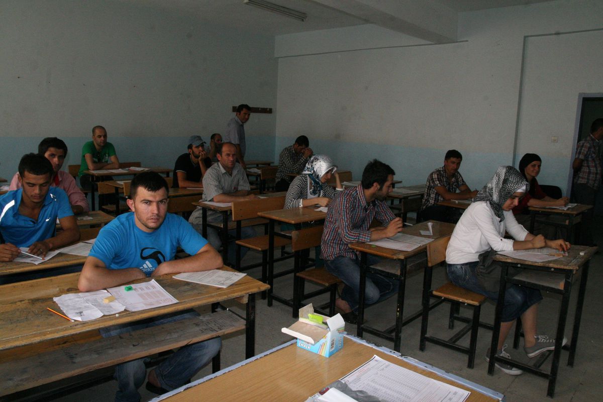 Silvan\'da Açıköğretim Sınavı Yapıldı
