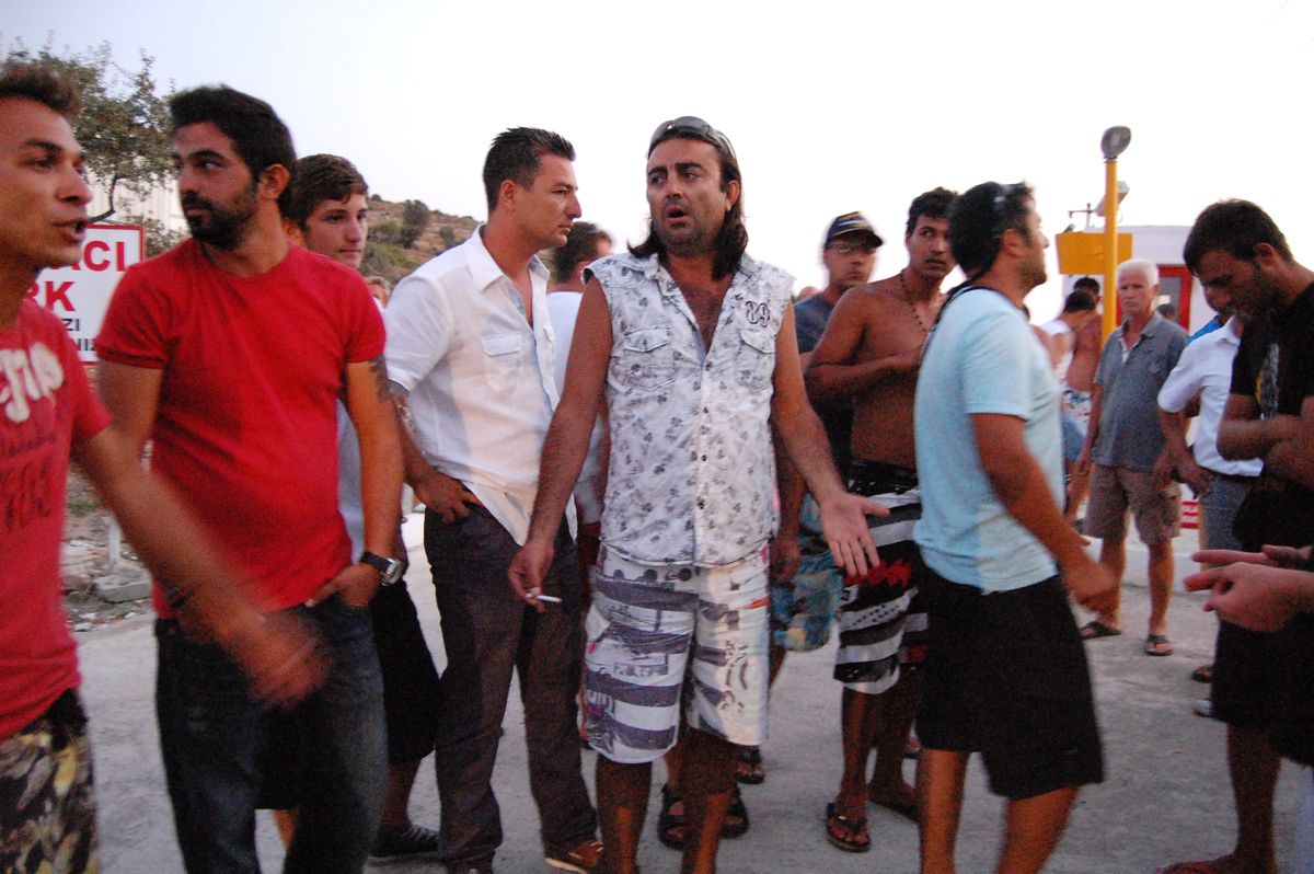 Tekneciler Yolu Trafiğe Kapadı