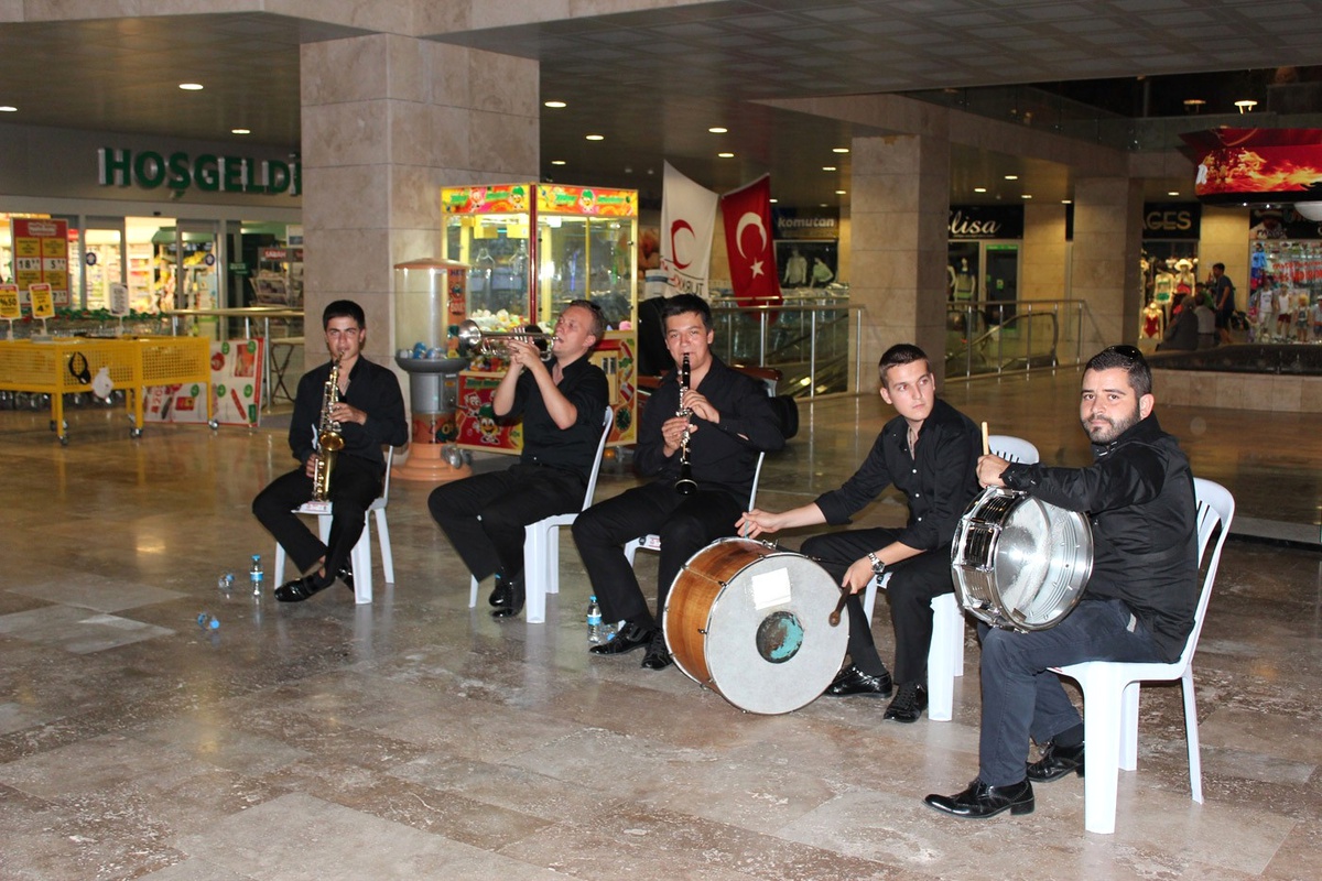Urla Cumhuriyet Meydanında Ramazan Keyfi