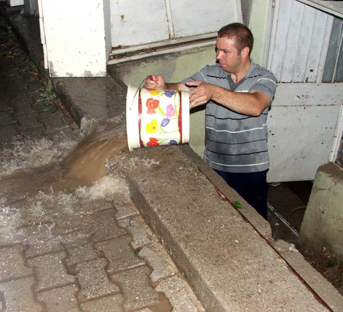 Yaz Yağmuru Sandıklı\'da Hayatı Felç Etti