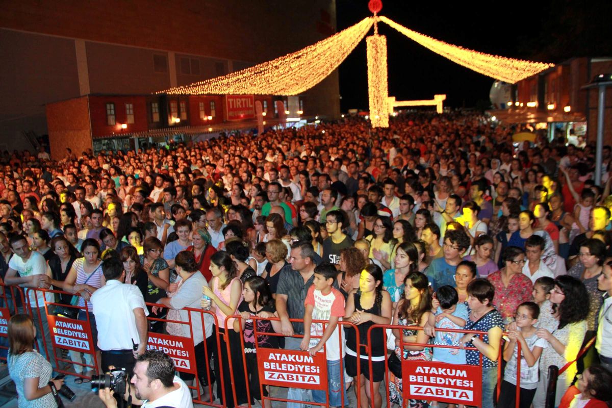 Yeni Türkü\'den Unutulmaz Konser