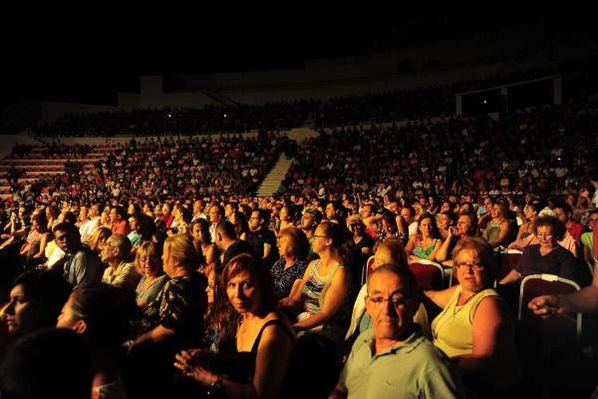 Zülfü Livaneli Çeşme\'de Konser Verdi