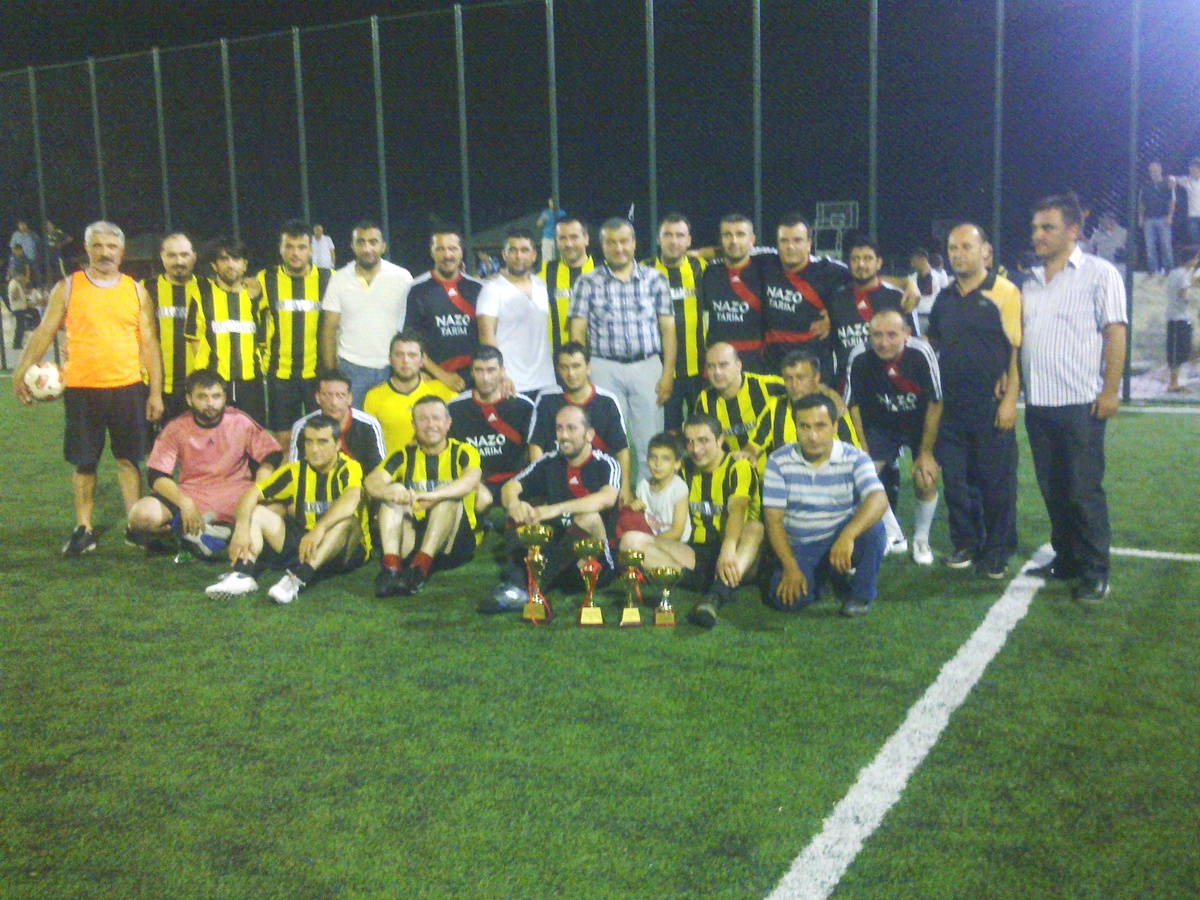 30 Yaş Futbol Turnuvasının Şampiyonu Metro Turizm