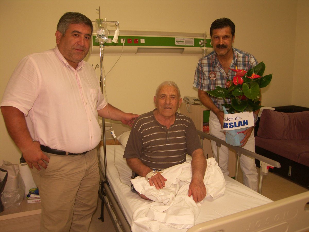 80 Yaşındaki Emekli Öğretmene Ziyaretçi Akını