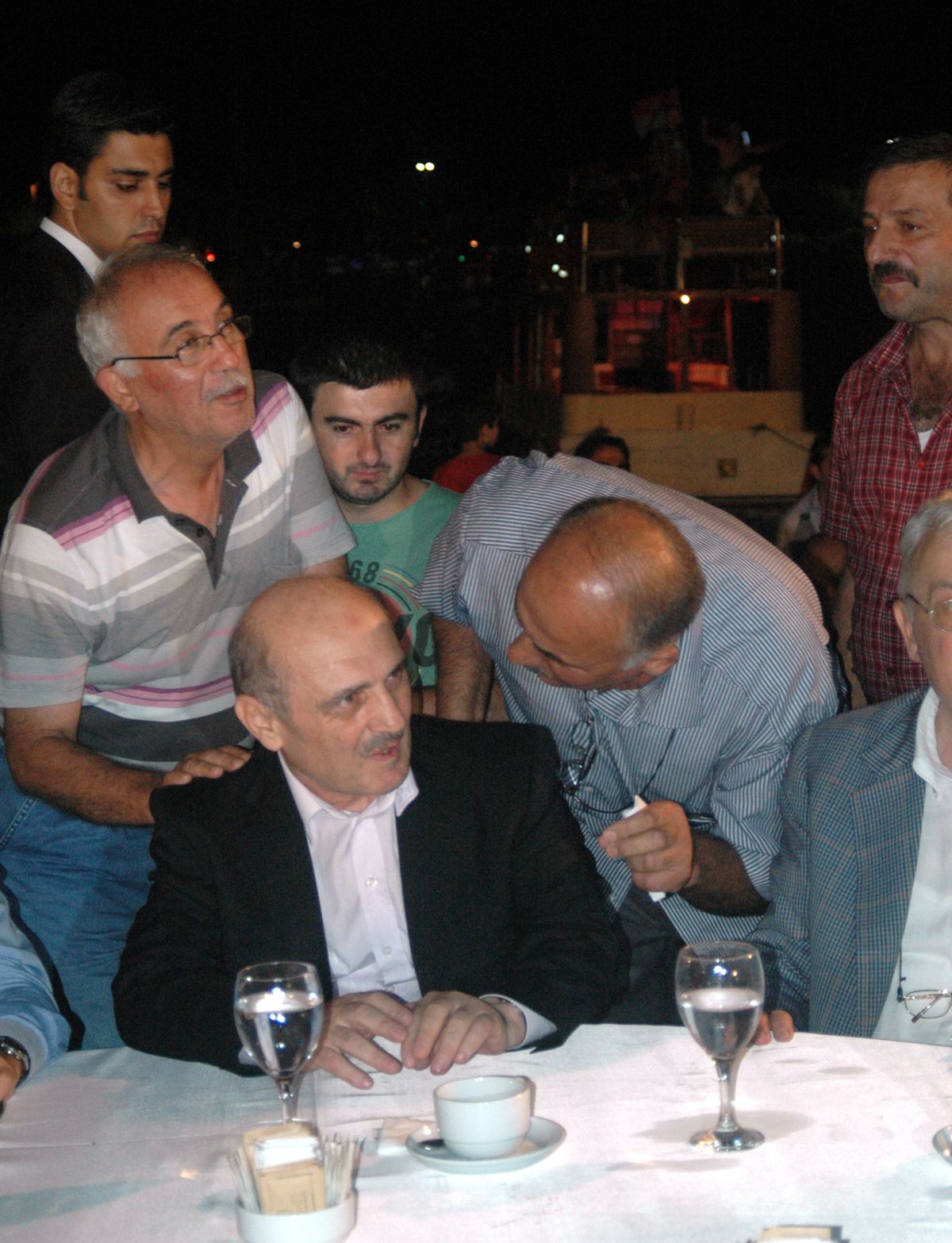 Bakan Bayraktar\'dan, Trabzonspor Taraftarlarına Stadyum Sözü