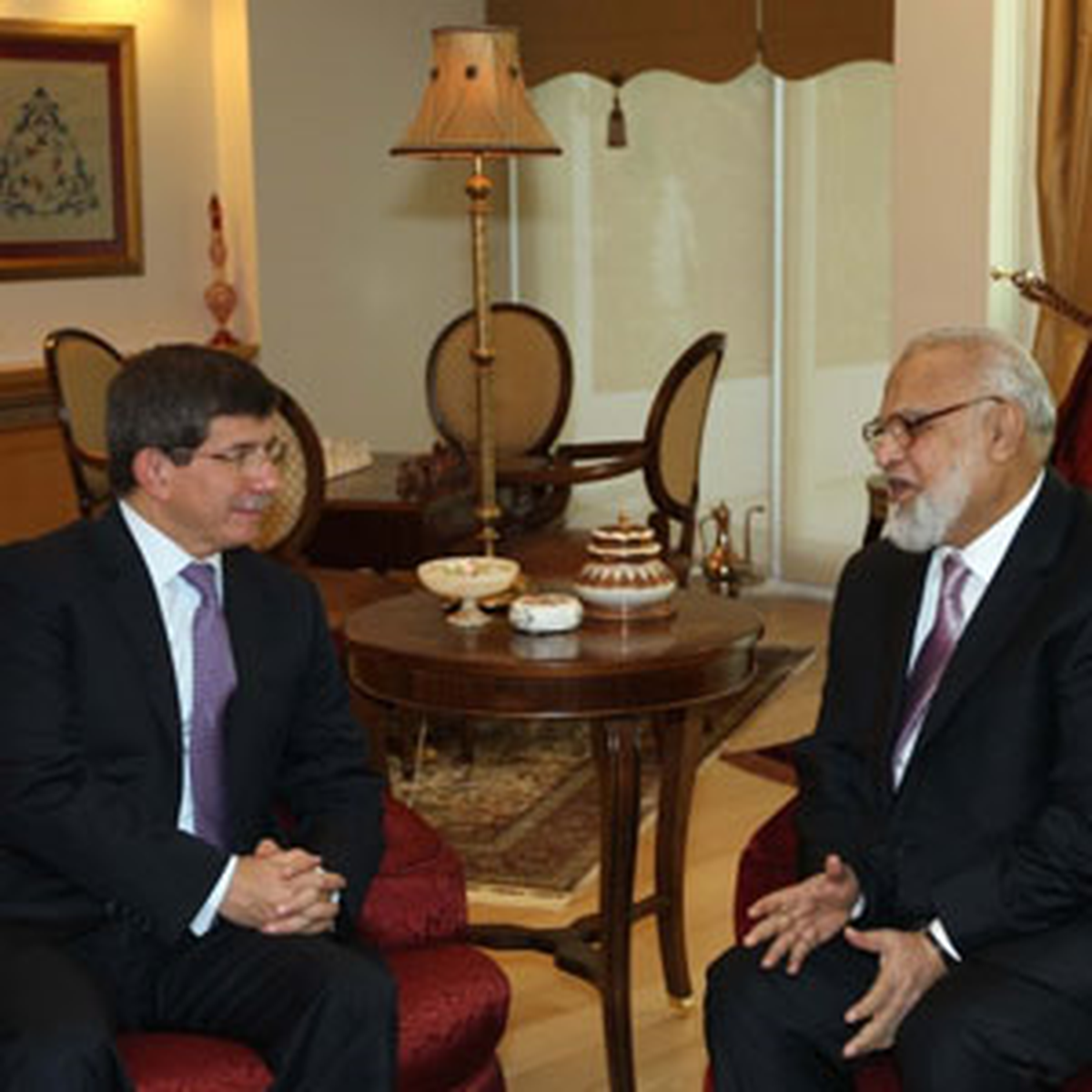 Bakan Davutoğlu, Arakan Müslümanlarının Temsilcisi Yunus\'u Kabul Etti