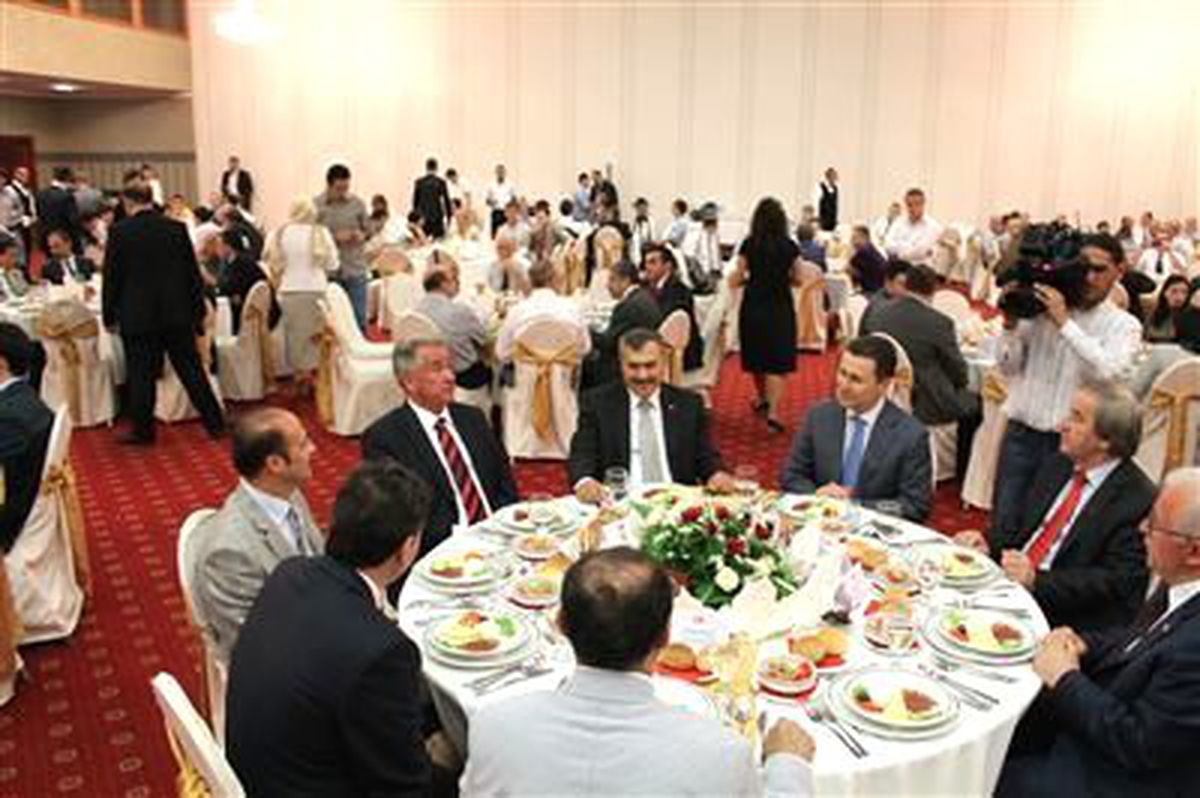 Bakan Eroğlu, Kosova\'da İftara Katıldı