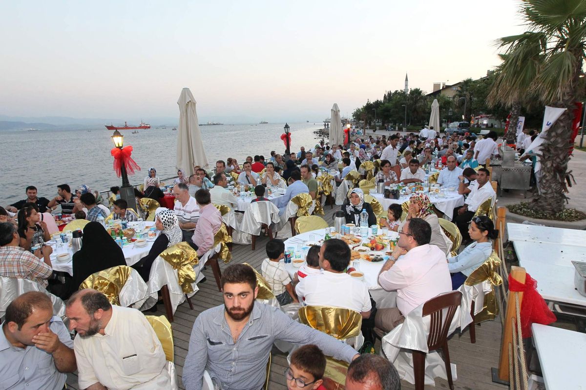 Başkan Köşker Belediye Personelini İftarda Ağırladı