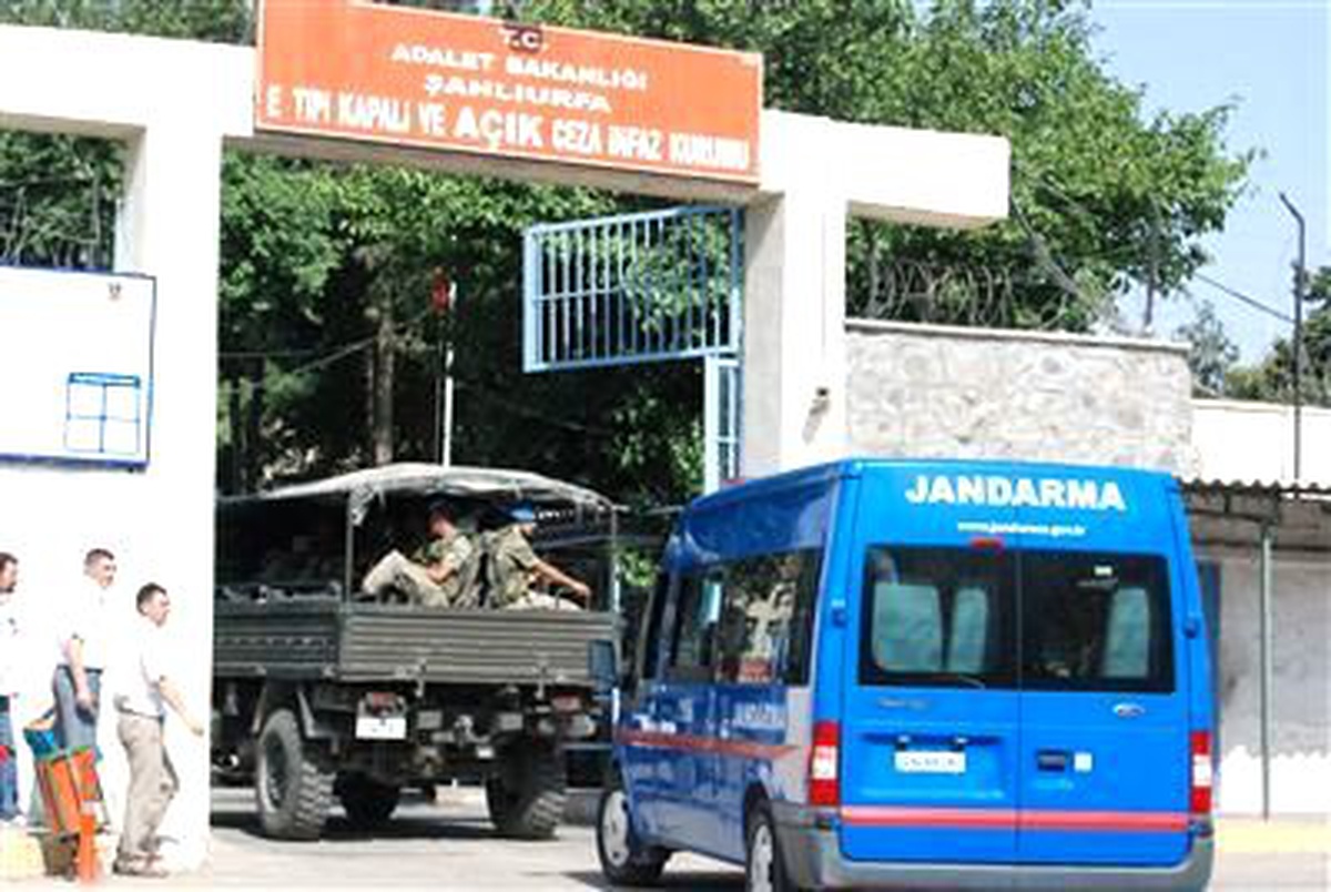 BDP Milletvekili Ayhan ve 70 Kişi Başka İllere Nakledildi