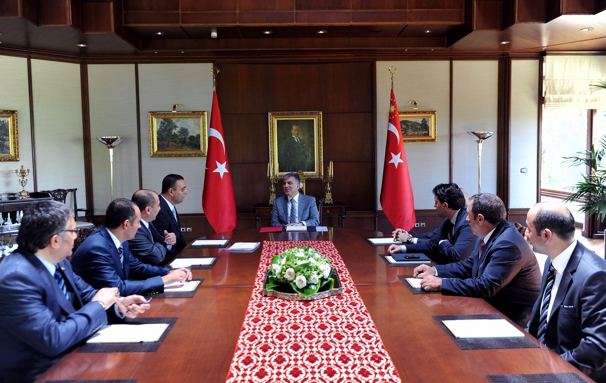 Cumhurbaşkanı Gül, Türkiye Taksiciler Vakfı Heyetini Kabul Etti