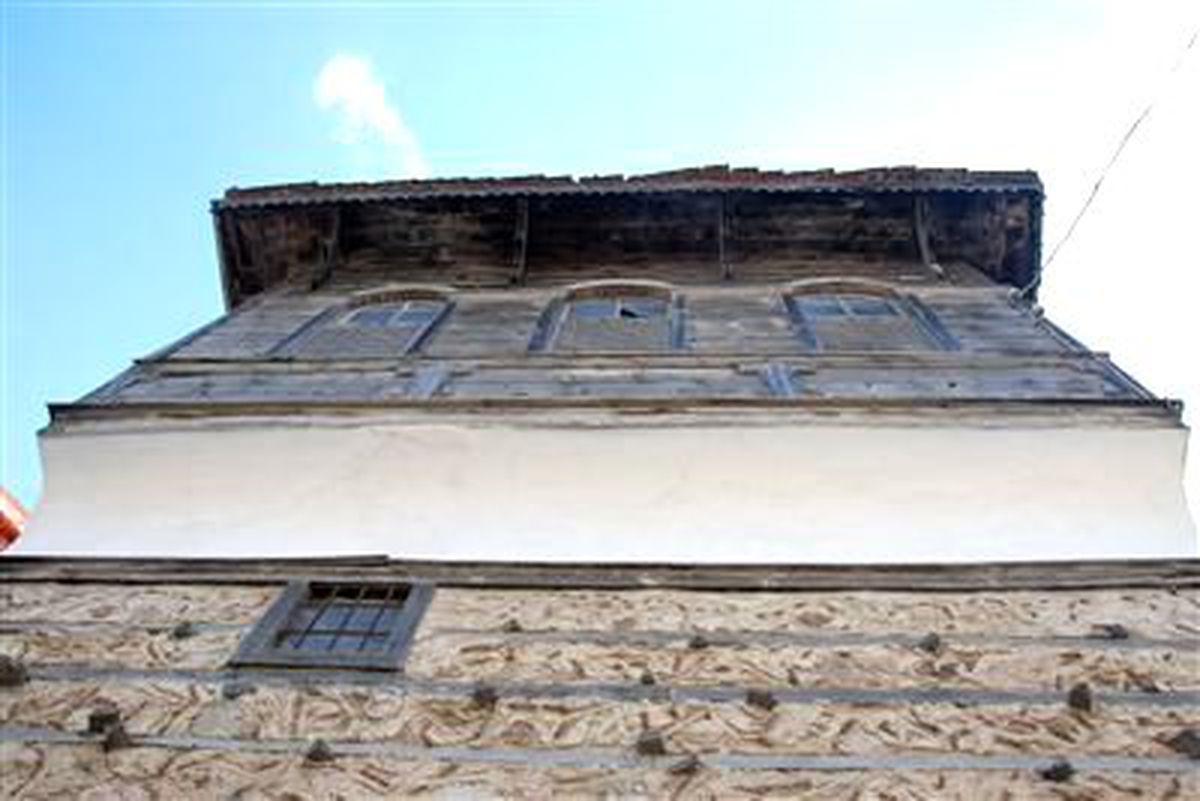 \'Düğmeli Evler\' Restore Edildi