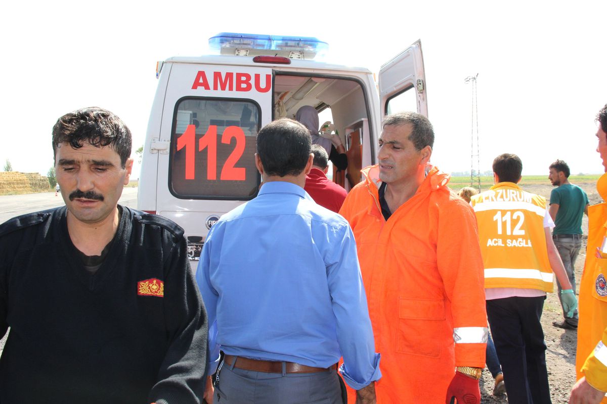 Erzurum\'da Trafik Kazası: 1 Ölü, 17 Yaralı
