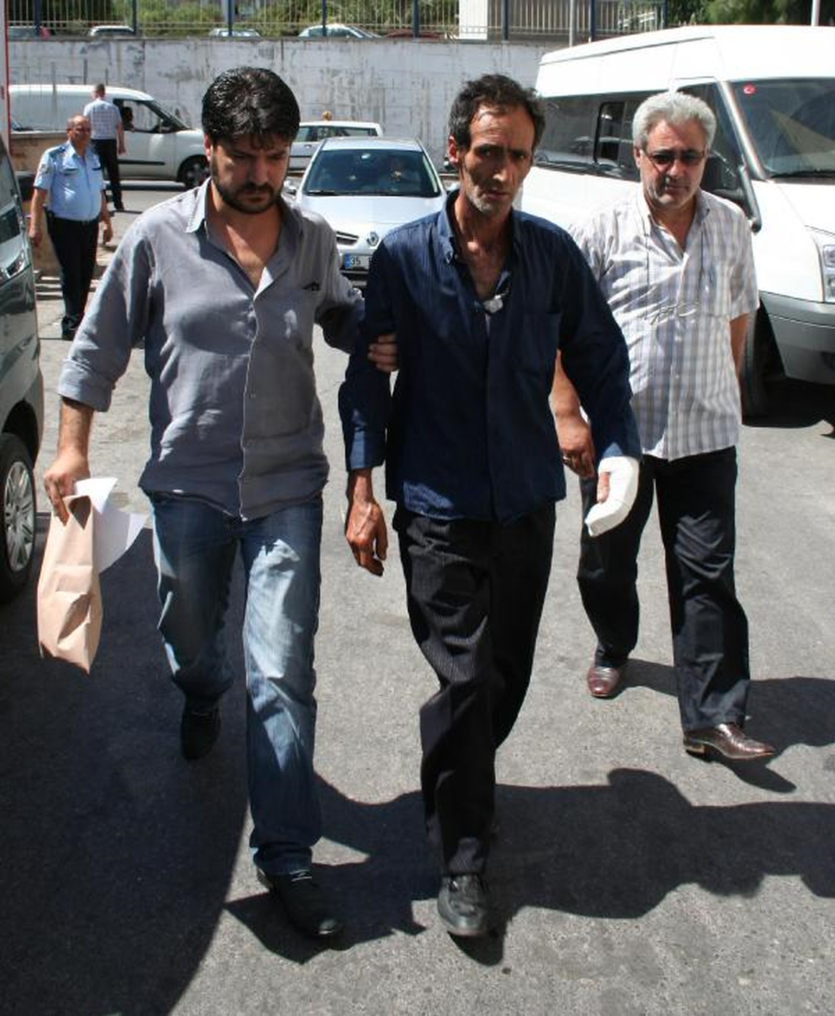 Evden Kaçan Eşini ve Eşinin Sevgilisini Korkunç Şekilde Öldürdü