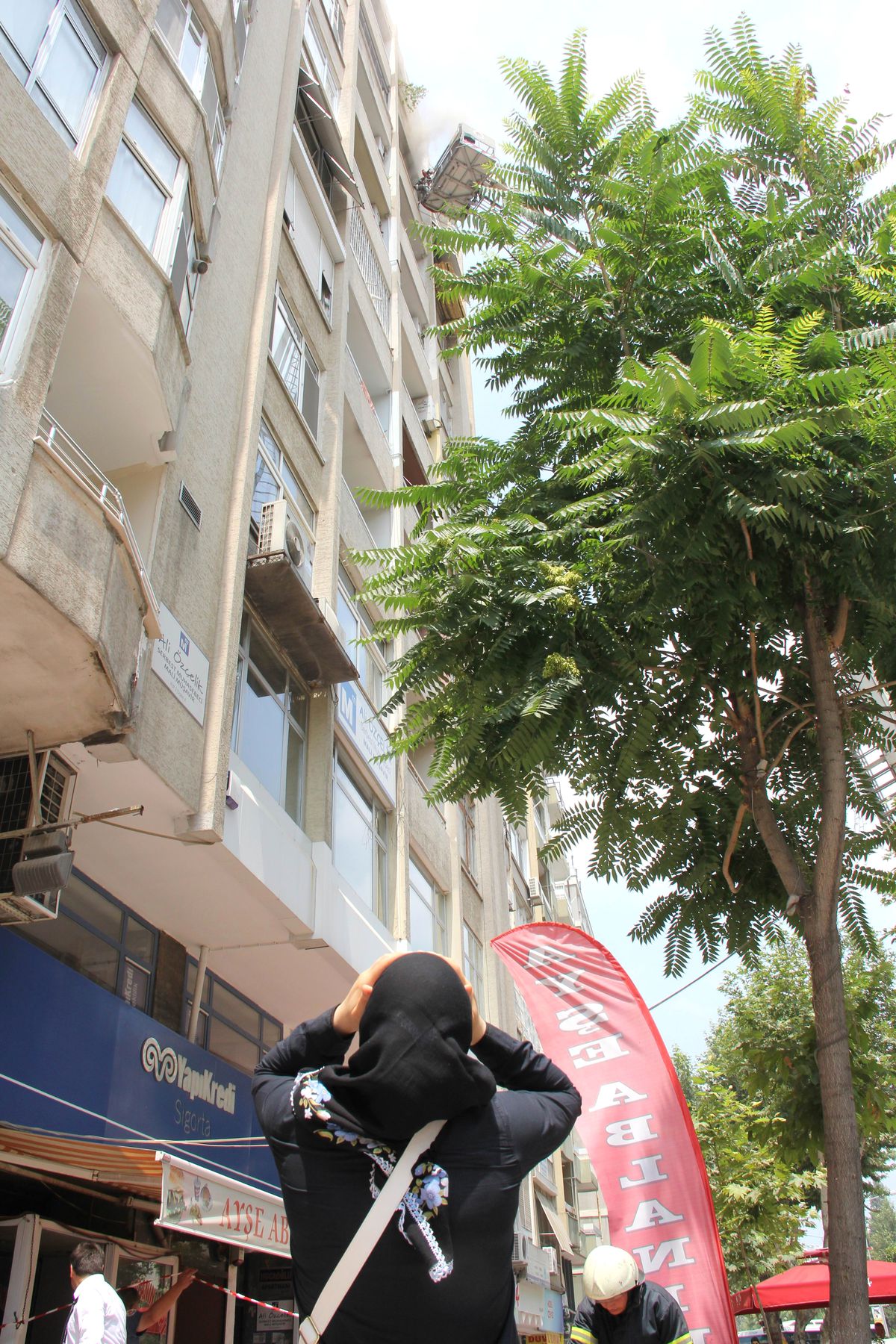 Evinin Yanmasını Gözyaşları Arasında İzledi