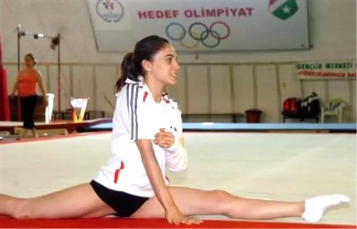 Göksu Üçtaş Kırık Bileğiyle Mücadele Etti