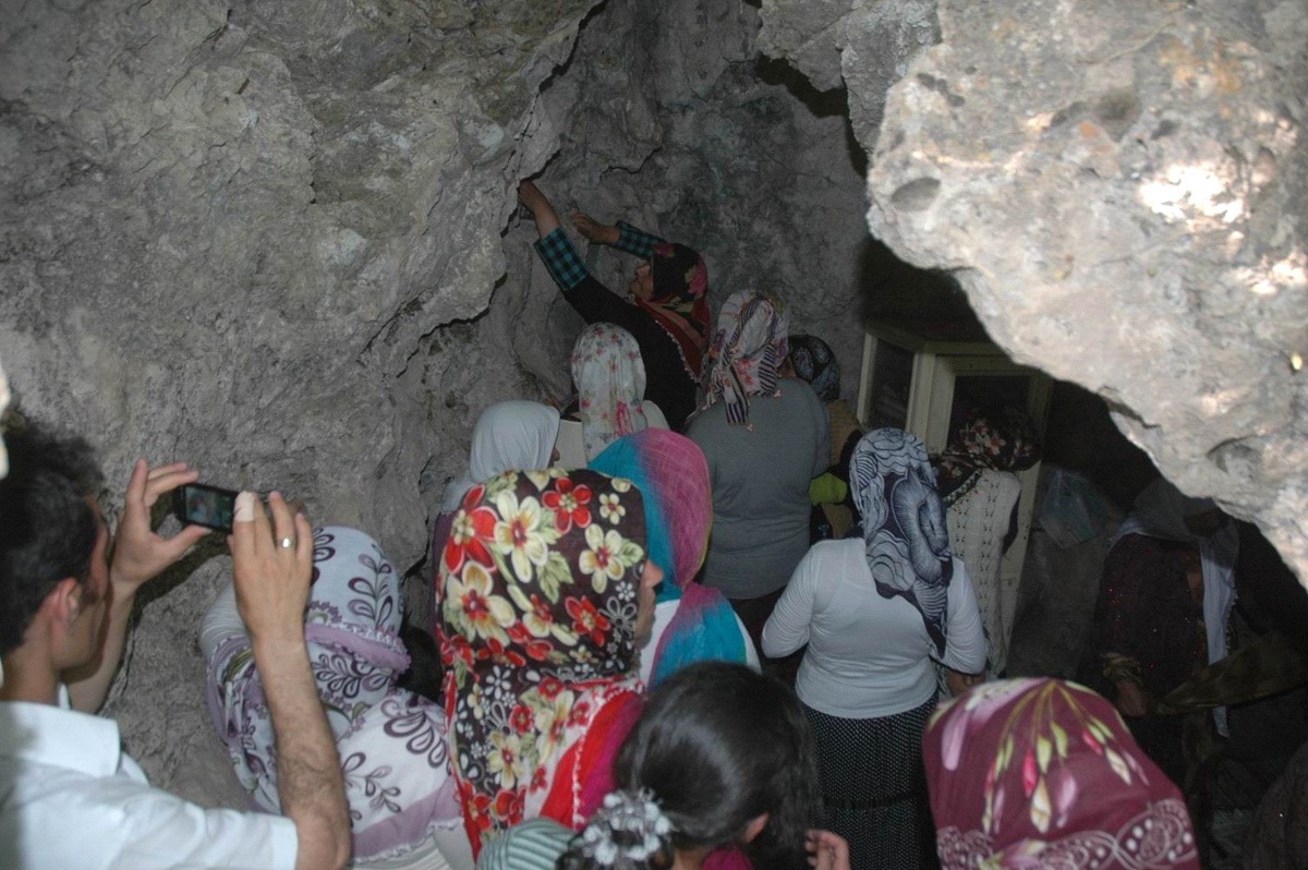 Hakkari\'de Kutsal Mekanları Ziyaret Etkinliği